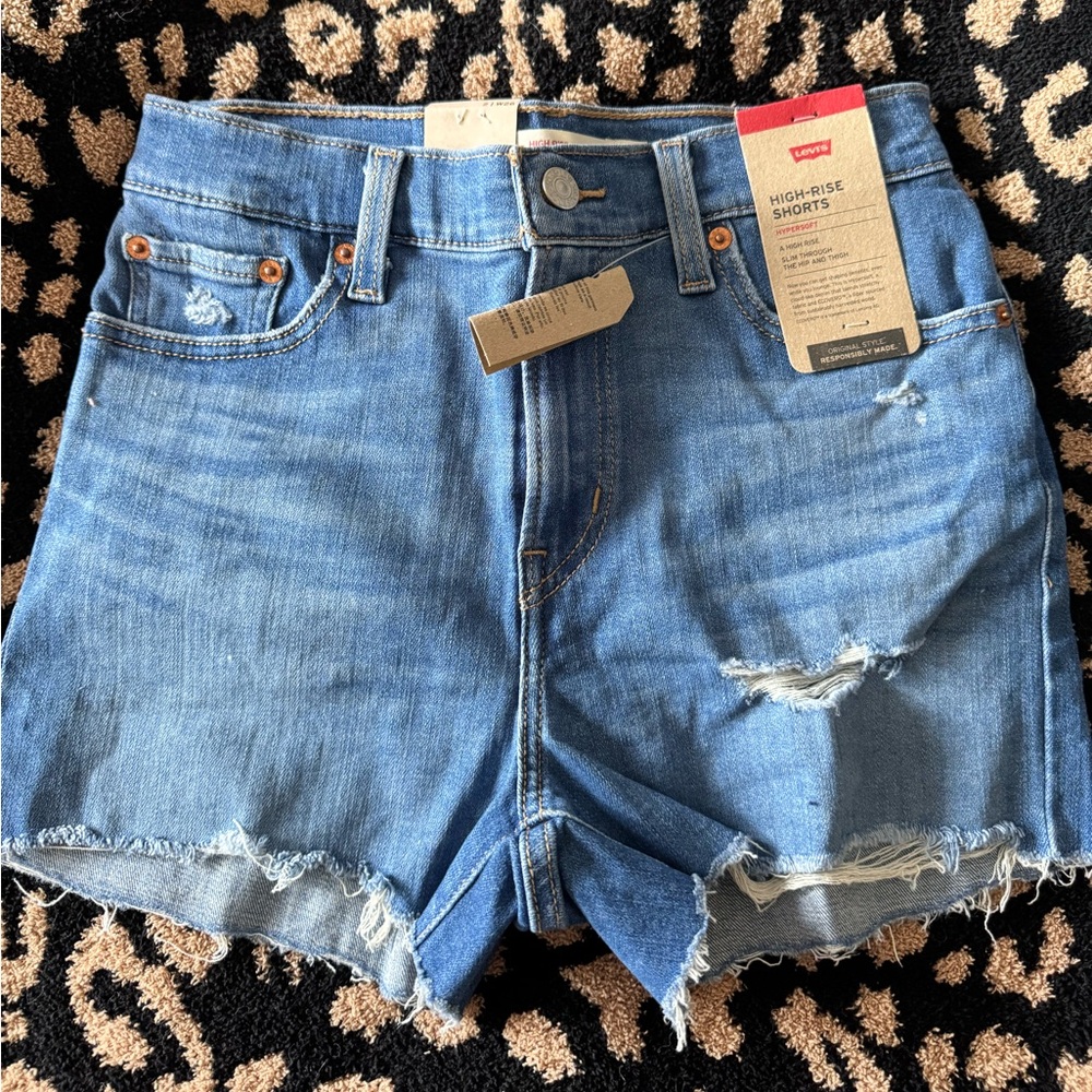 LEVI'S WOMEN'S HIGH RISE SHORTS NEW WITH TAG SIZE 2 W26